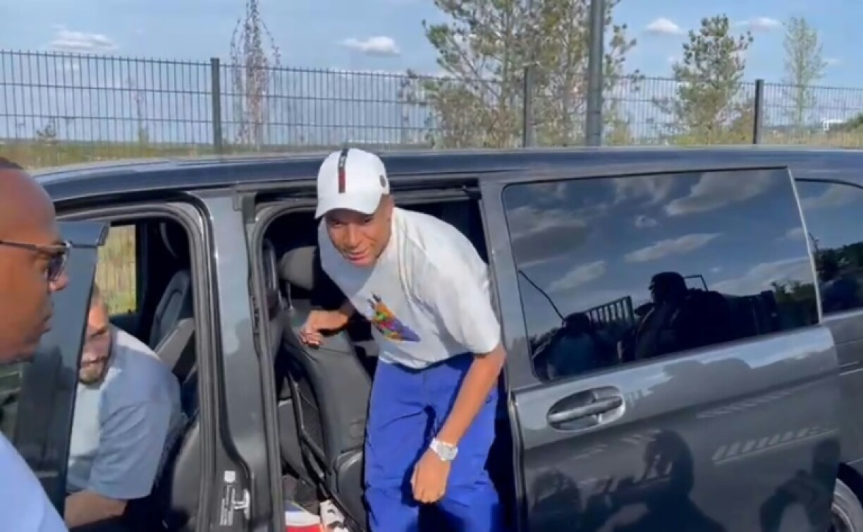 Une capture d'écran vidéo montrant Kylian Mbappé, à l'issue d'un entraînement dans le