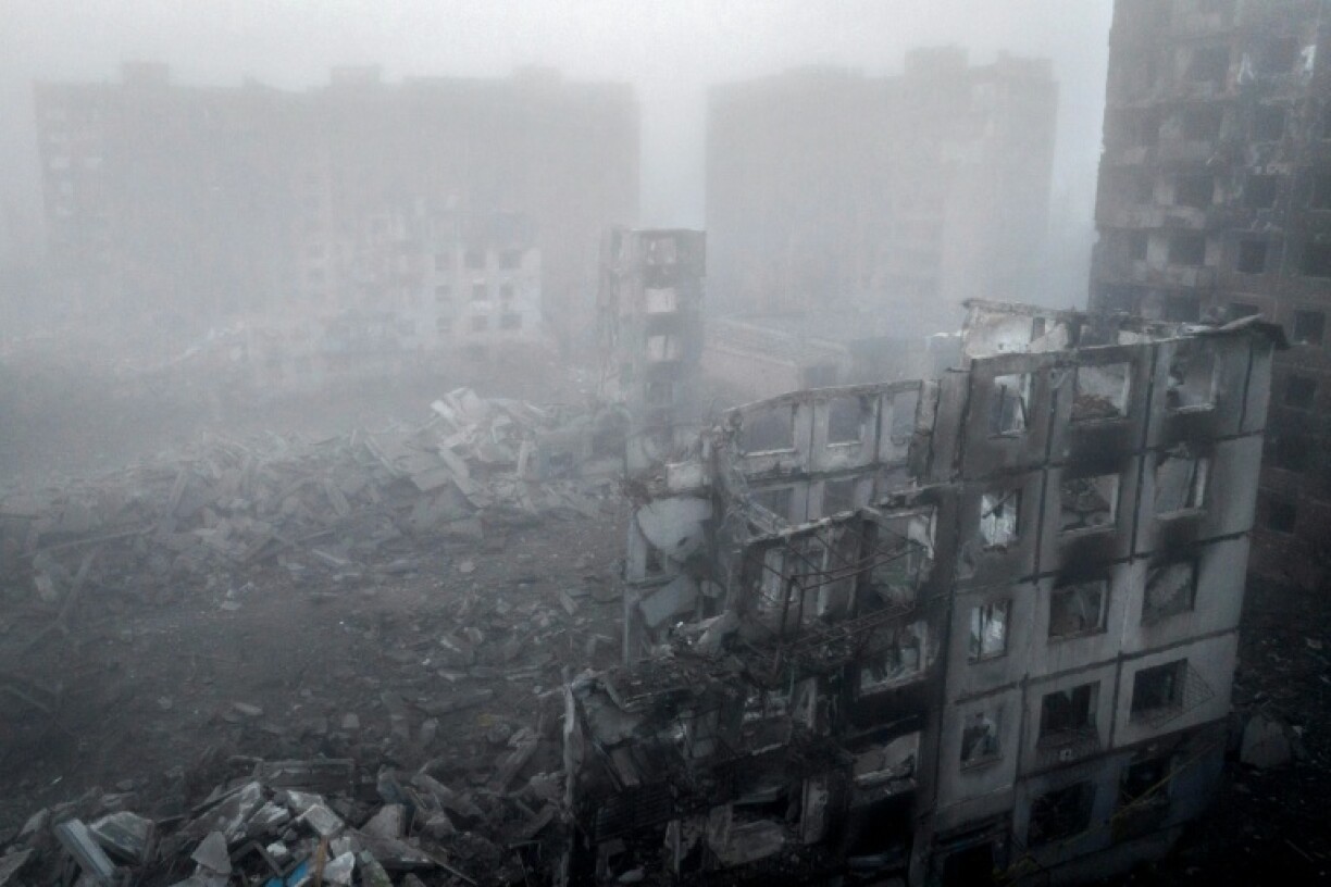 Photo prise par le service de presse de la 24e brigade mécanisée des forces armées ukrainiennes, le 28 novembre 2025 et publiée le 1er décembre 2025, montre des bâtiments résidentiels détruits dans la ville de Kostiantynivka, dans la région de Donetsk