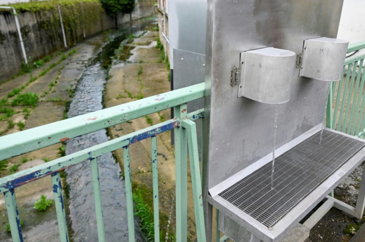 Une fontaine publique à Vittel, dans les Vosges, le 10 mai 2023