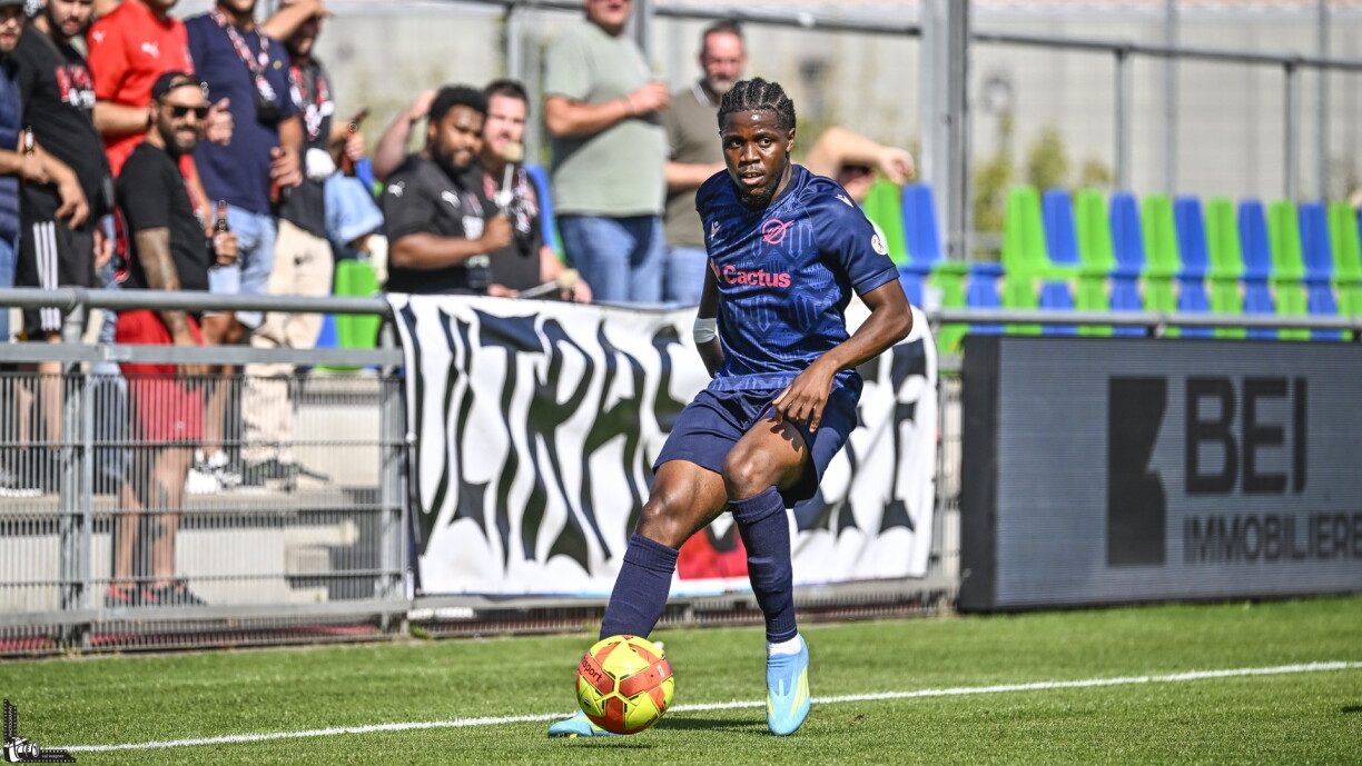Ronan Matuvangua a transpercé plusieurs fois la défense de la Jeunesse. L’attaque du Racing était en verve ce samedi.