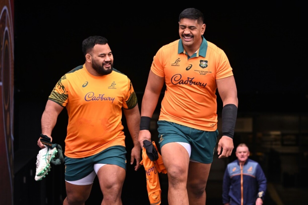 Taniela Tupou (L) will join fellow Australia international Will Skelton (R) at La Rochelle