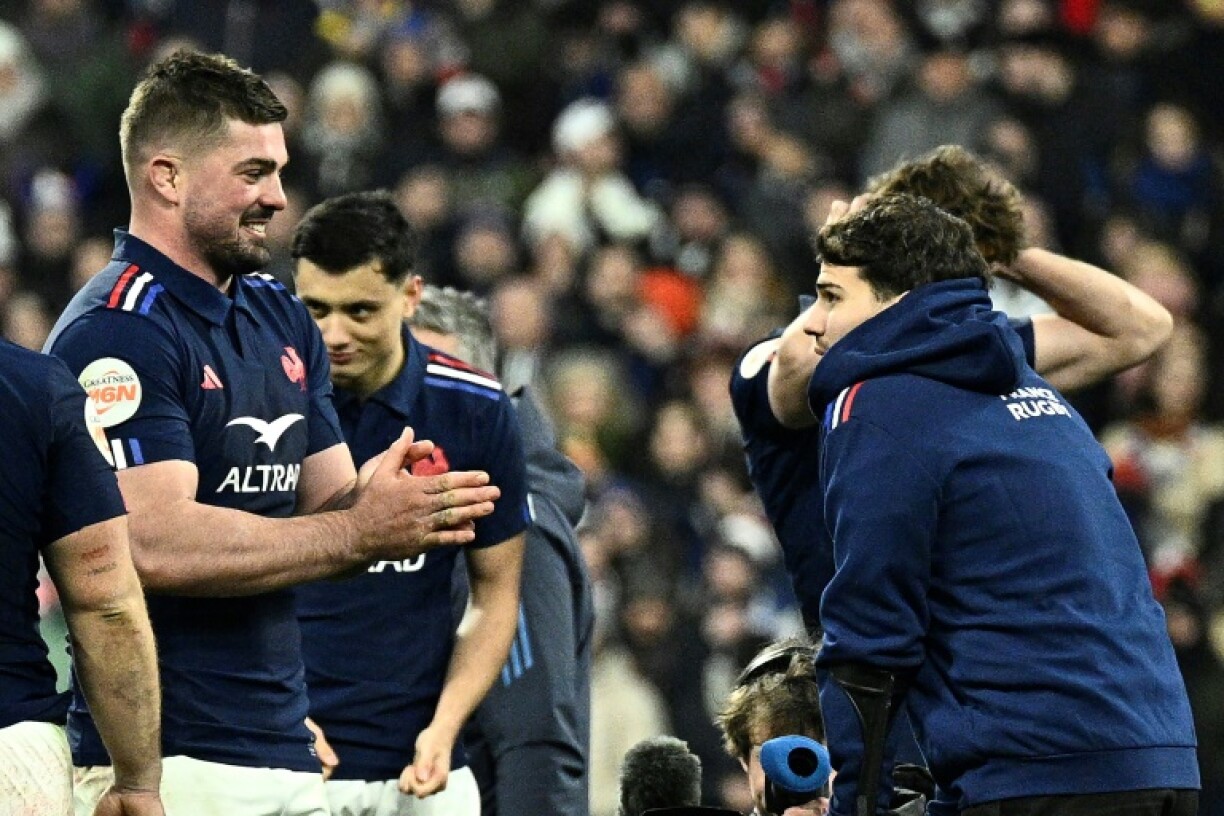 Gregory Alldritt (L) celebrates the Six Nations win with Antoine Dupont (R)