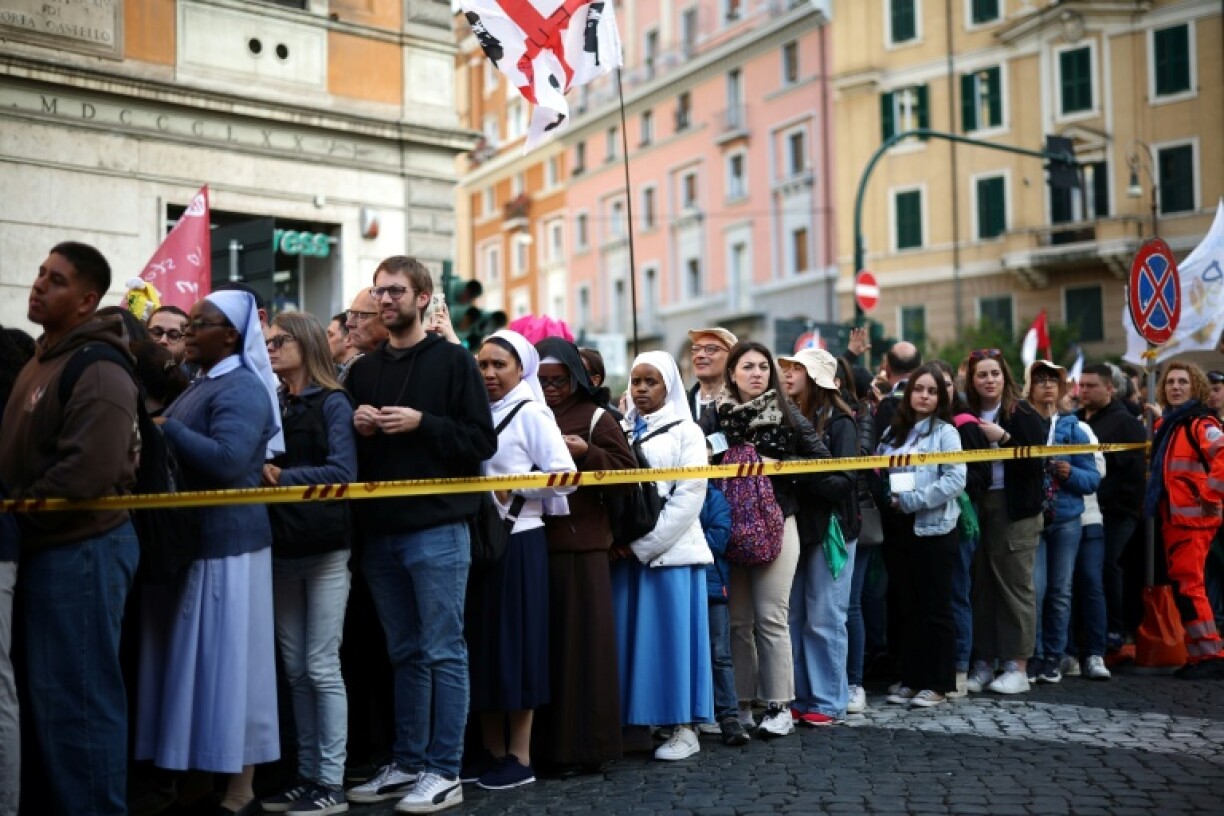 As the first rays of the day rose over the sprawling Baroque plaza, mourners rushed towards empty chairs