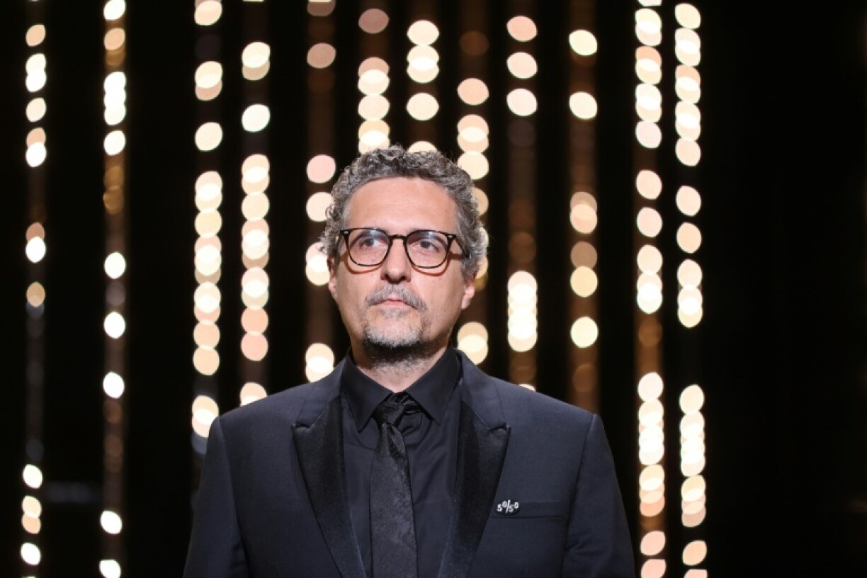 Le cinéaste brésilien Kleber Mendonça lors de la cérémonie de clôture du festival de Cannes, le 17 juillet 2021