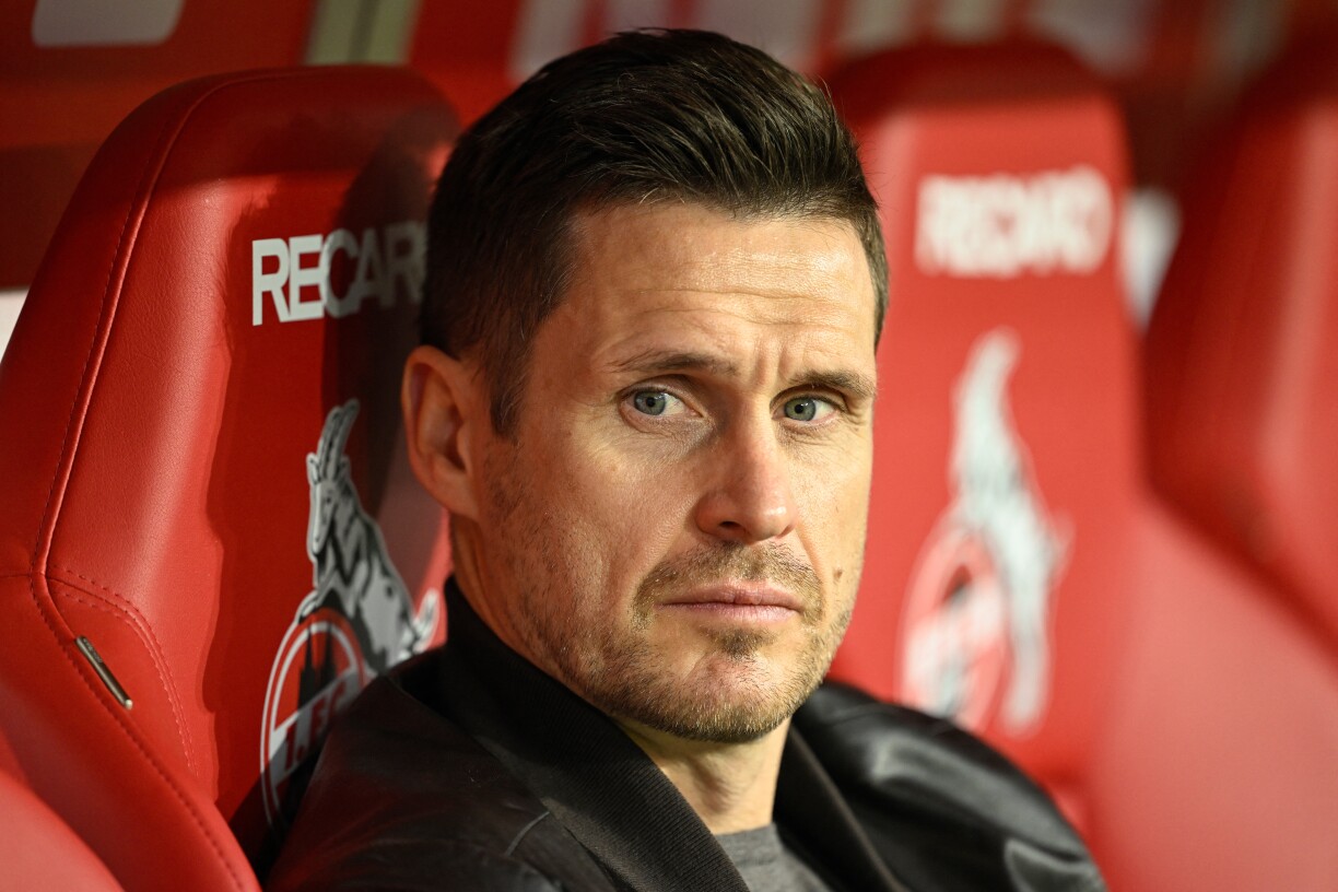 De Sebastian Kehl de 7. Mäerz op der Bänk beim Auswäertsmatch vun Dortmund zu Köln.