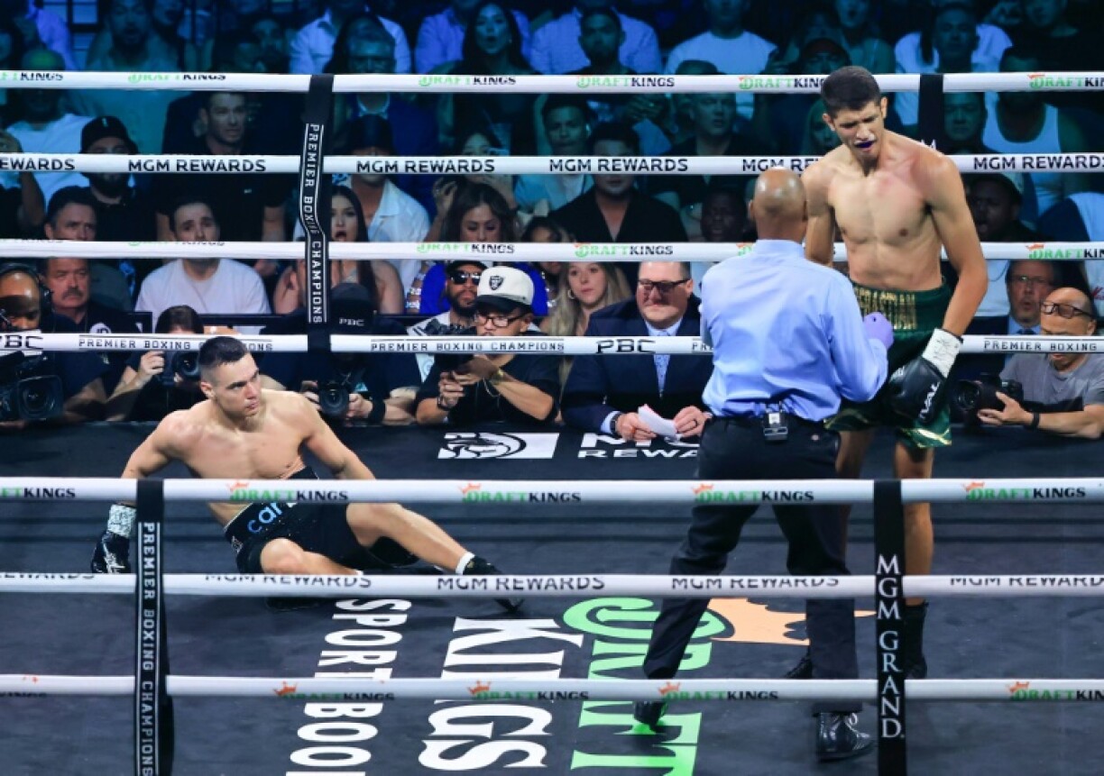 Sebastian Fundora knocks down Tim Tszyu on the way to retaining his WBC super welterweight title