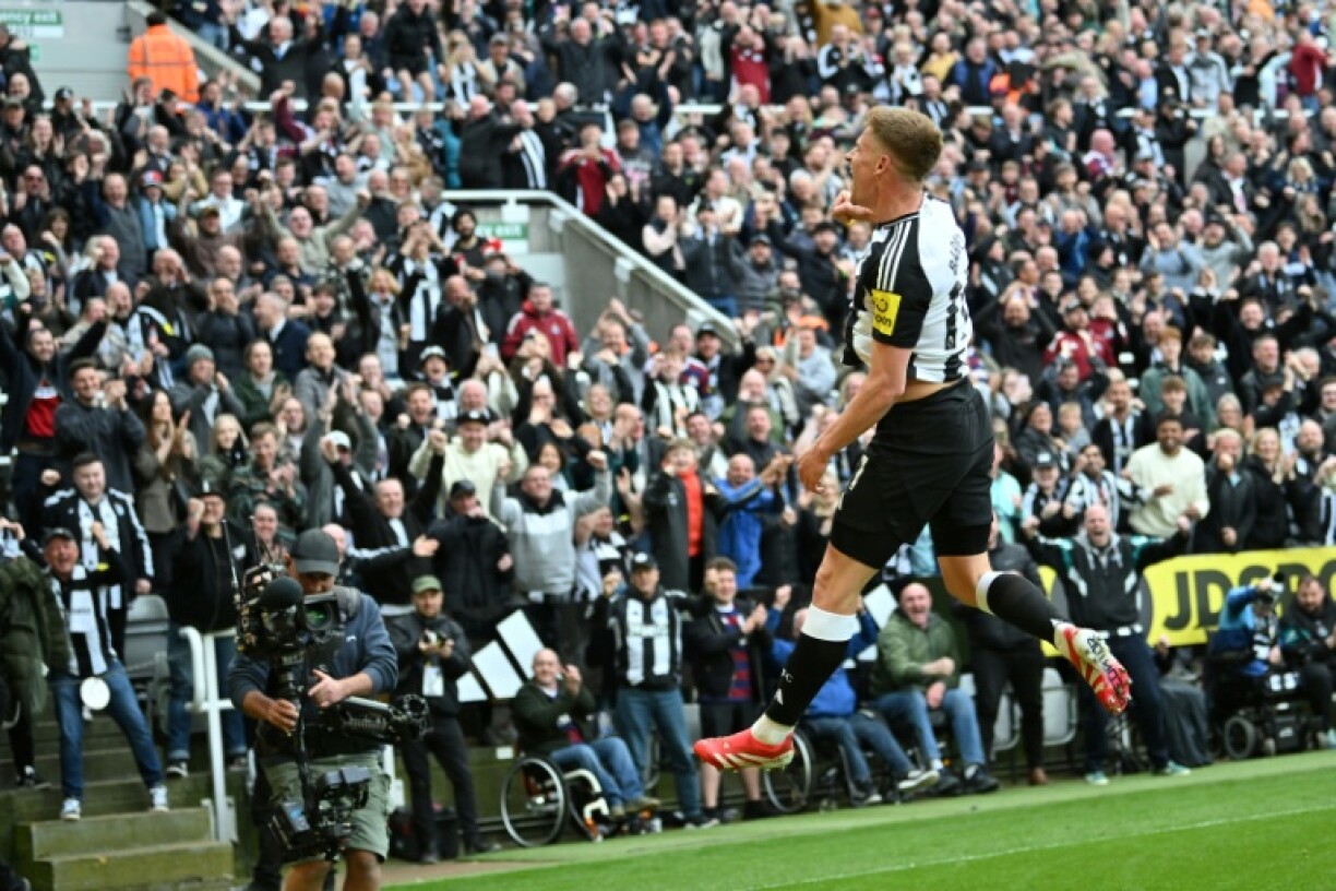 Harvey Barnes scored twice in Newcastle's 4-1 win over Man Utd