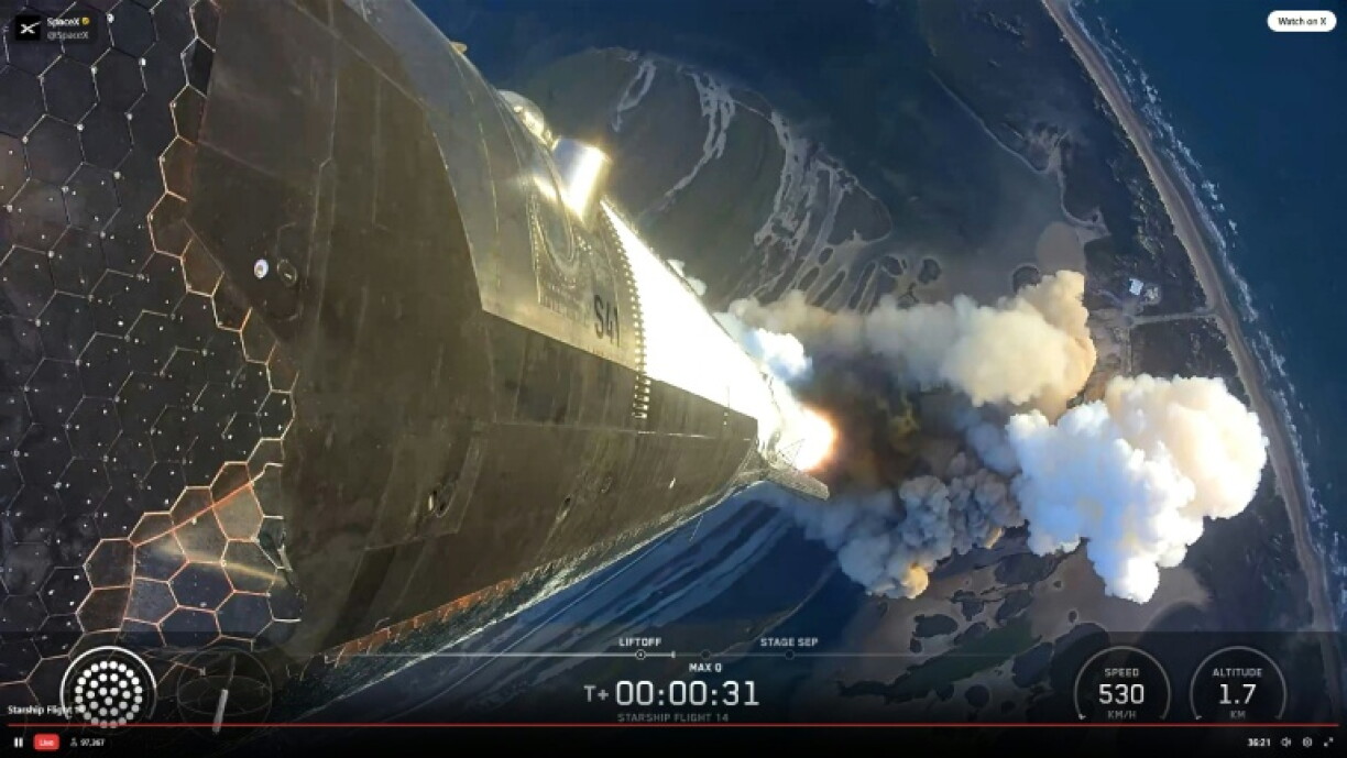 Image fournie par SpaceX montrant la mégafusée Starship décollant de la base Starbase de SpaceX, au Texas, le 28 septembre 2026