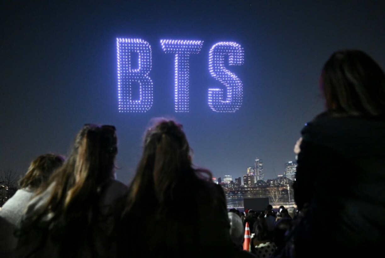 Spectacle de drones à Séoul le 20 mars 2026, à la veille du grand concert de retour du groupe de K-pop BTS