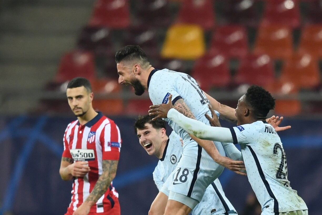 Giroud exulte après son superbe retourné.