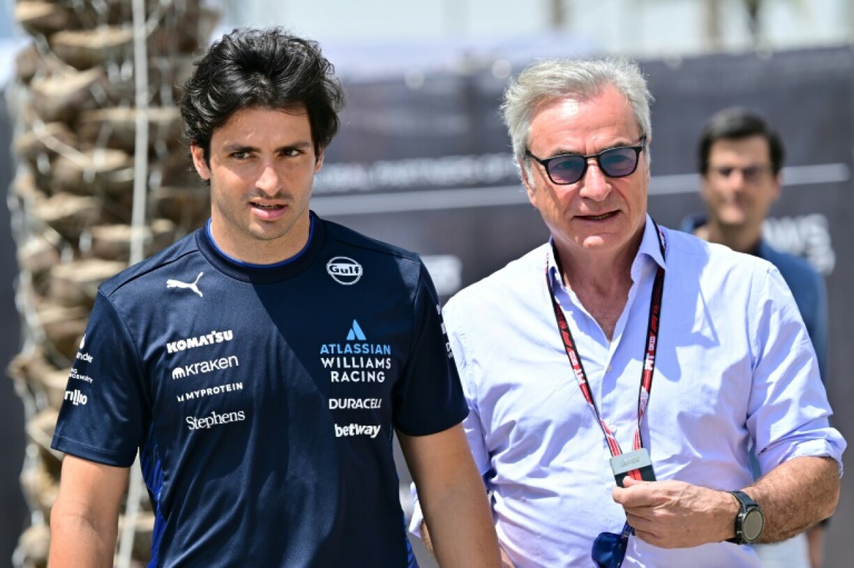 Carlos Sainz Sr (R) alongside his son and Williams driver Carlos Sainz Jr
