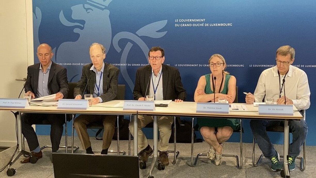 De gauche à droite: le Professeur Dr Paul Wilmes, le Dr Gérard Schockmel, le Professeur Dr Claude Muller, le Dr Thérèse Staub et le Dr Vic. Arendt.