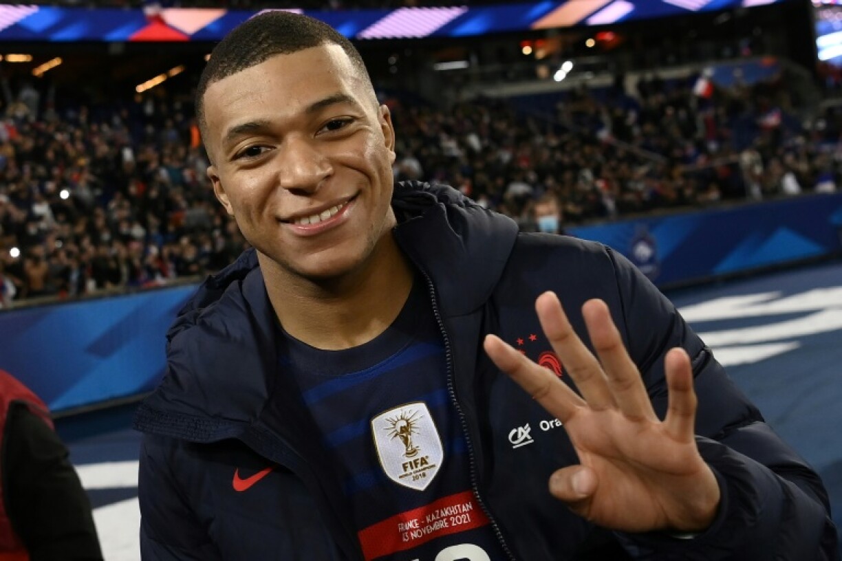 La joie de l'attaquant Kylian Mbappé, auteur d'un quadruplé face au Kazakhstan, lors des éliminatoires de la Coupe du monde 2022 au Qatar, le 13 novembre 2021 au Parc des Princes à Paris