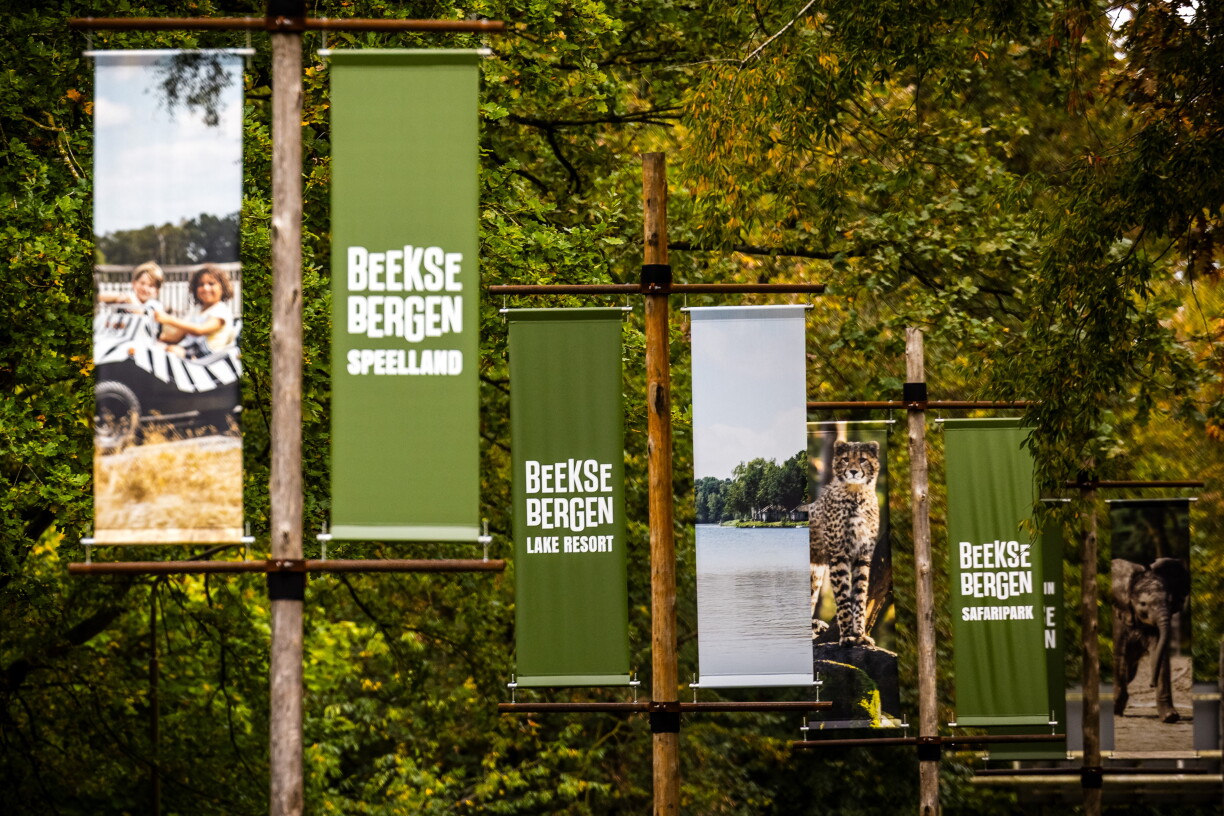 De Safaripark Beekse Bergen läit net wäit vun Tilburg an Eindhoven ewech.