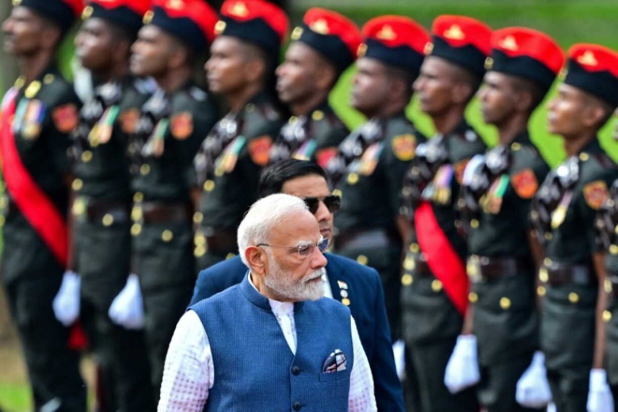 India's Prime Minister Narendra Modi was given an honour guard in Sri Lanka's capital