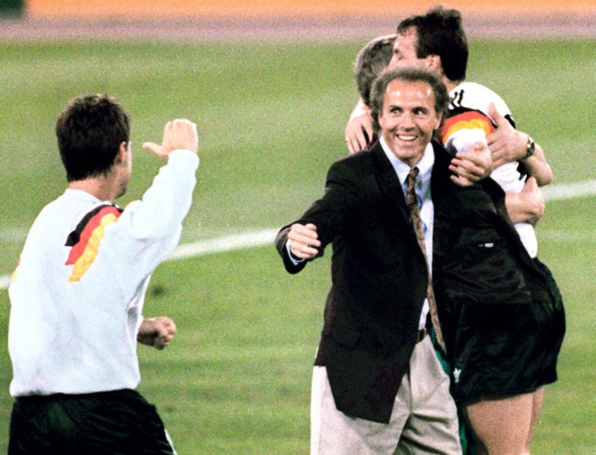 Le sélectionneur Franz Beckenbauer vainqueur de la Coupe du monde 1990 avec la RFA aux dépens de l'Argentine, le 8 juillet à Rome