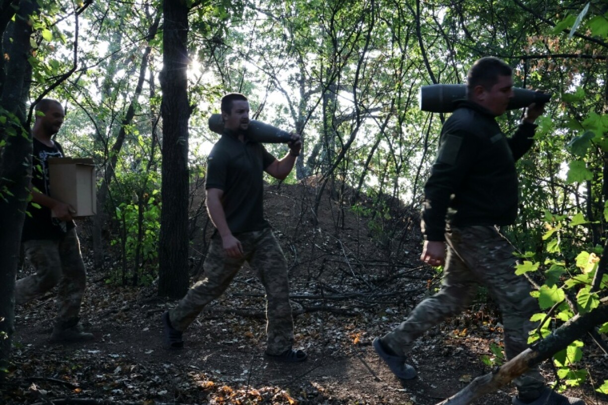 Kyiv's forces are struggling to hold the line in eastern Ukraine as Russia masses its troops