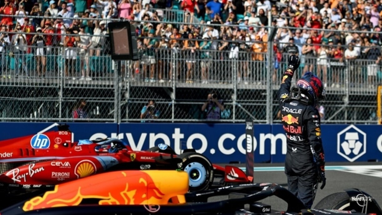 Le plote Red Bull Max Verstappen pas assez satisfait de sa deuxième place au Grand Prix de Miami, le 8 mai 2024 sur l'Autodrome International