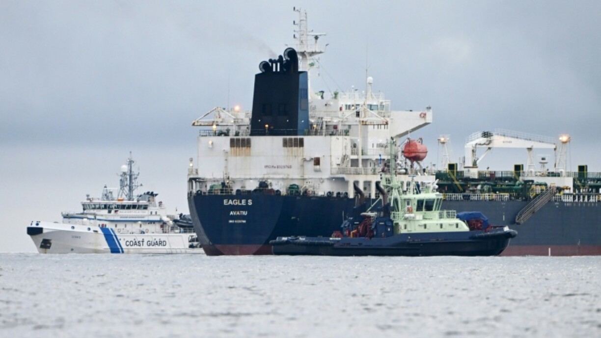 The captain and two senior officers of the Cook Islands-registered oil tanker Eagle S were accused of dragging the anchor on the seabed, damaging five undersea cables