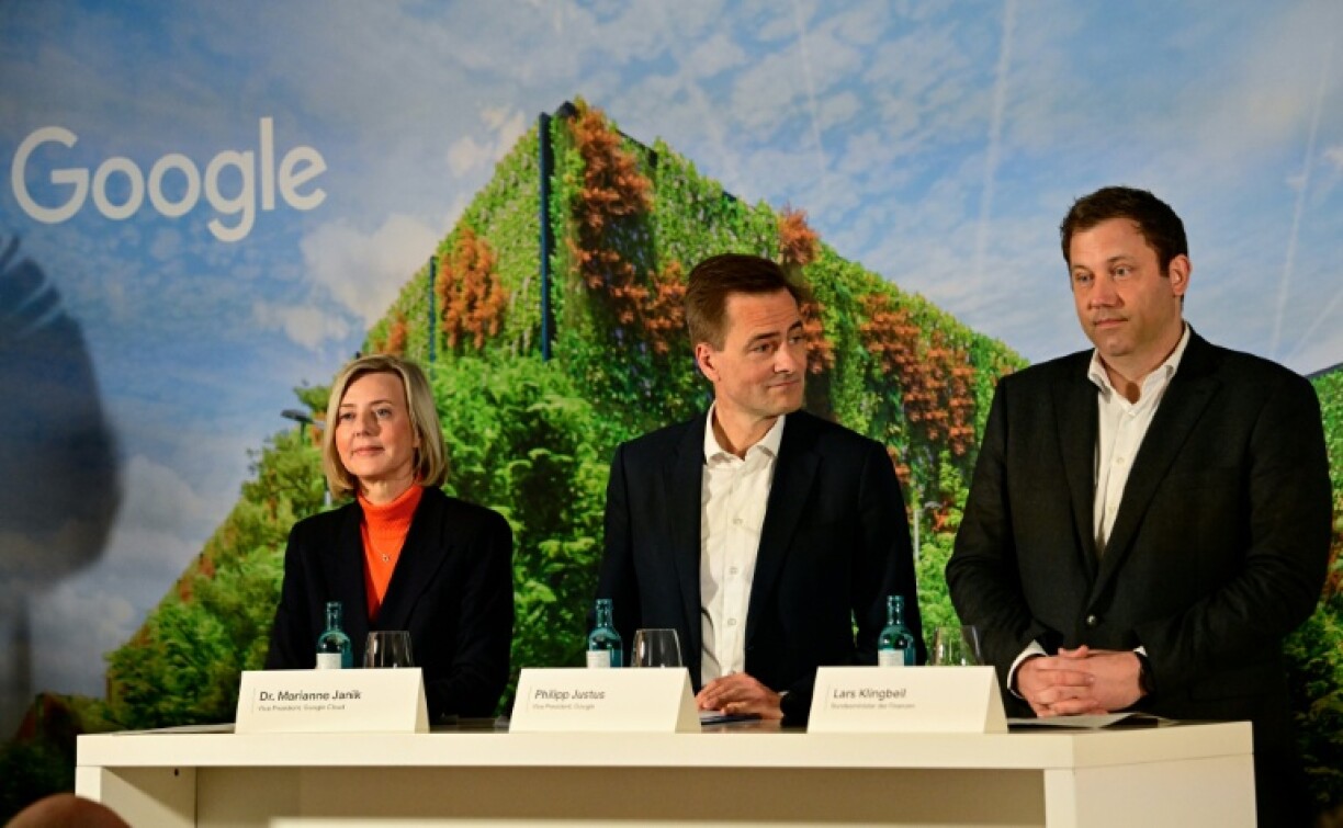 Marianne Janik, Vice President at Google Cloud for Northern Europe, Philipp Justus, Vice President at Google for Central Europe, and Lars Klingbeil, German Finance Minister and Vice Chancellor, at a Berlin press conference
