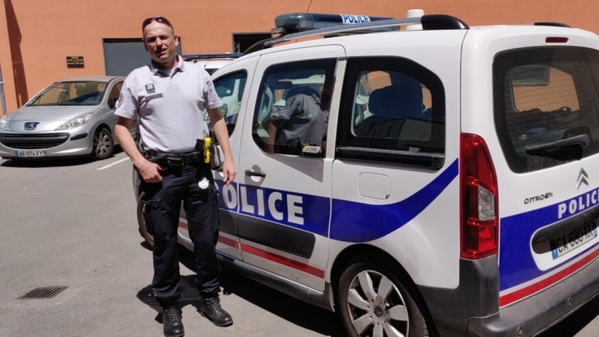 Christophe, le brigadier-chef qui a conduit le lycéen jusqu'à son épreuve du bac.