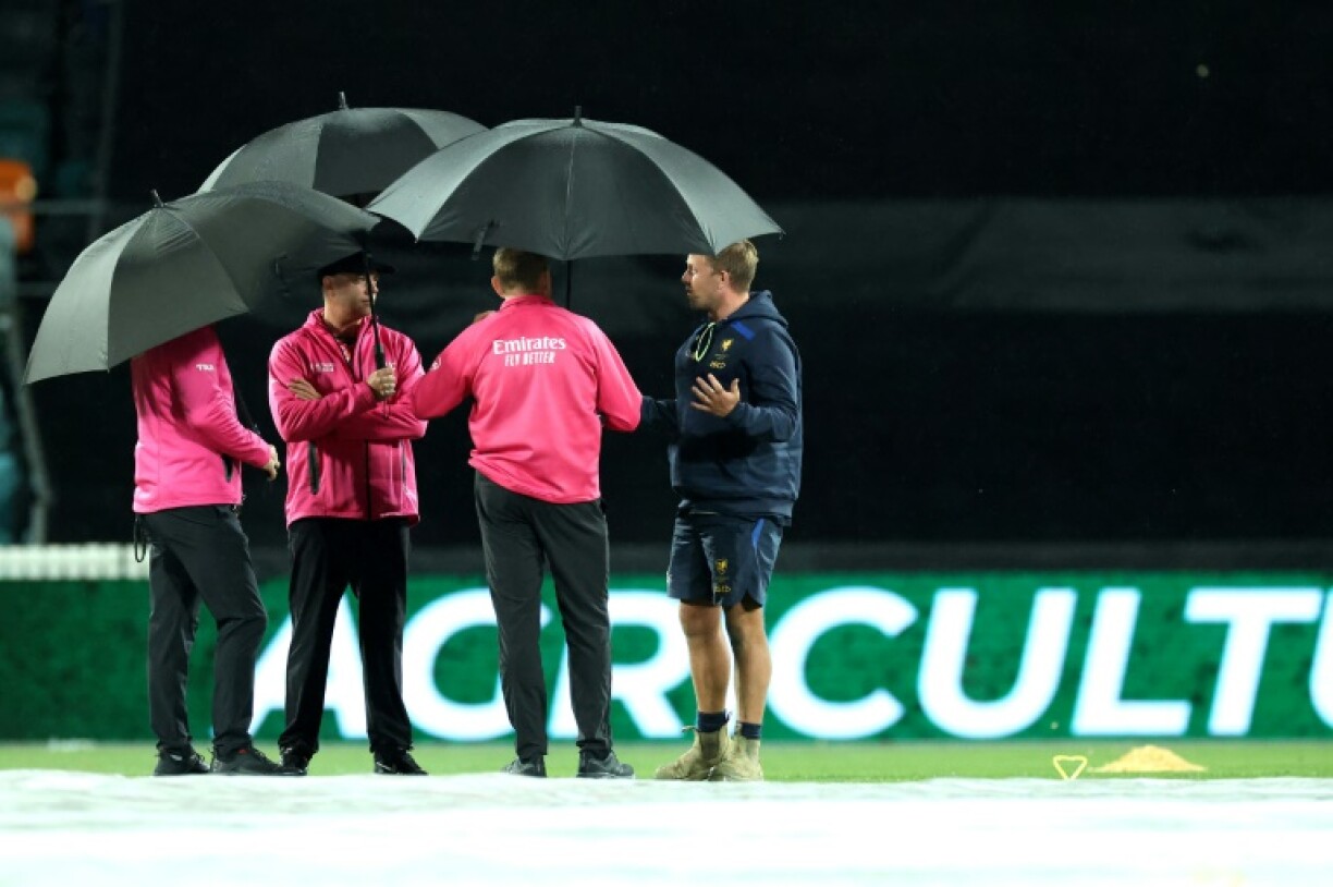 Umpires abandoned the 1st T20 between Australia and India in Canberra due to rain