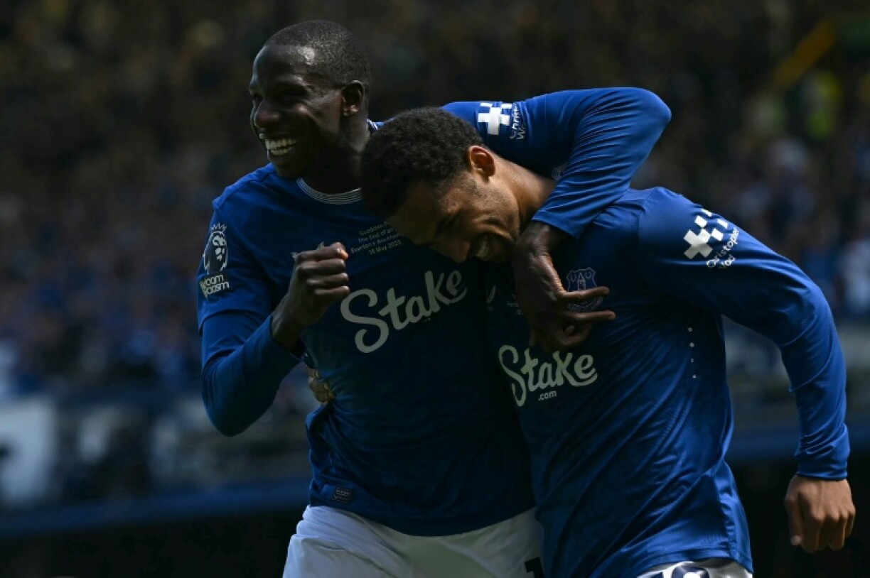 Iliman Ndiaye (R) celebrates his second goal against Southampton with Everton teammate and Mali international Abdoulaye Doucoure.