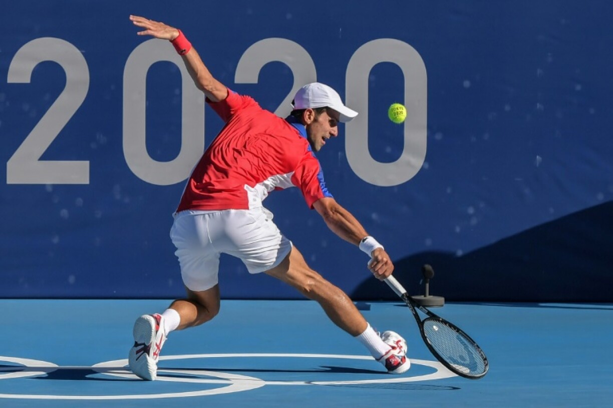 Le Serbe Novak Djokovic face à l'Espagnol Pablo Carreno lors du match pour le bronze aux JO de Tokyo, le 31 juillet 2021