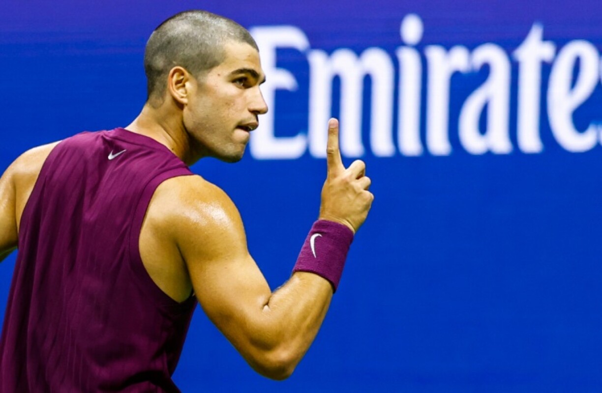 A crew-cutted Carlos Alcaraz blasted aside Reilly Opelka in the opening round of the US Open