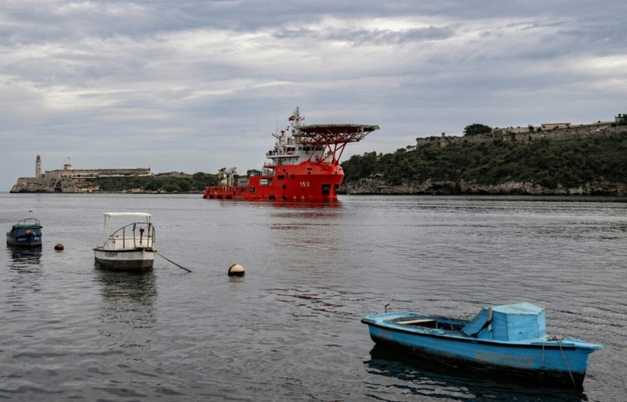 Ein kolumbianisches Schiff mit Hilfslieferungen hat die seit Monaten unter einer US-Energieblockade leidende Karibikinsel Kuba erreicht. Die "ACR Caribe" der kolumbianischen Streitkräfte traf am Freitagmorgen im Hafen von Havanna ein.
