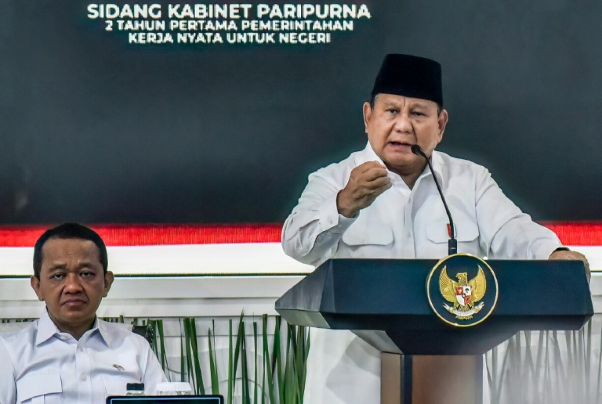 Indonesian President Prabowo Subianto (R) delivers his remarks while leading a plenary cabinet meeting next to Indonesian Investment Minister Bahlil Lahadalia (L) at the Presidential Palace complex in Jakarta on October 21, 2026.