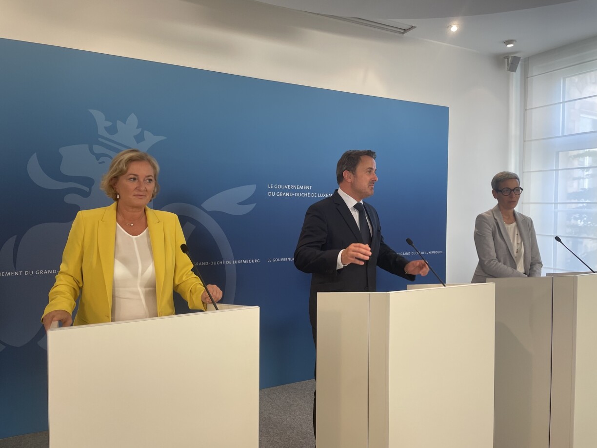 From L to R: Health Minister Paulette Lenert; Prime Minister Xavier Bettel; Justice Minister Sam Tanson.
