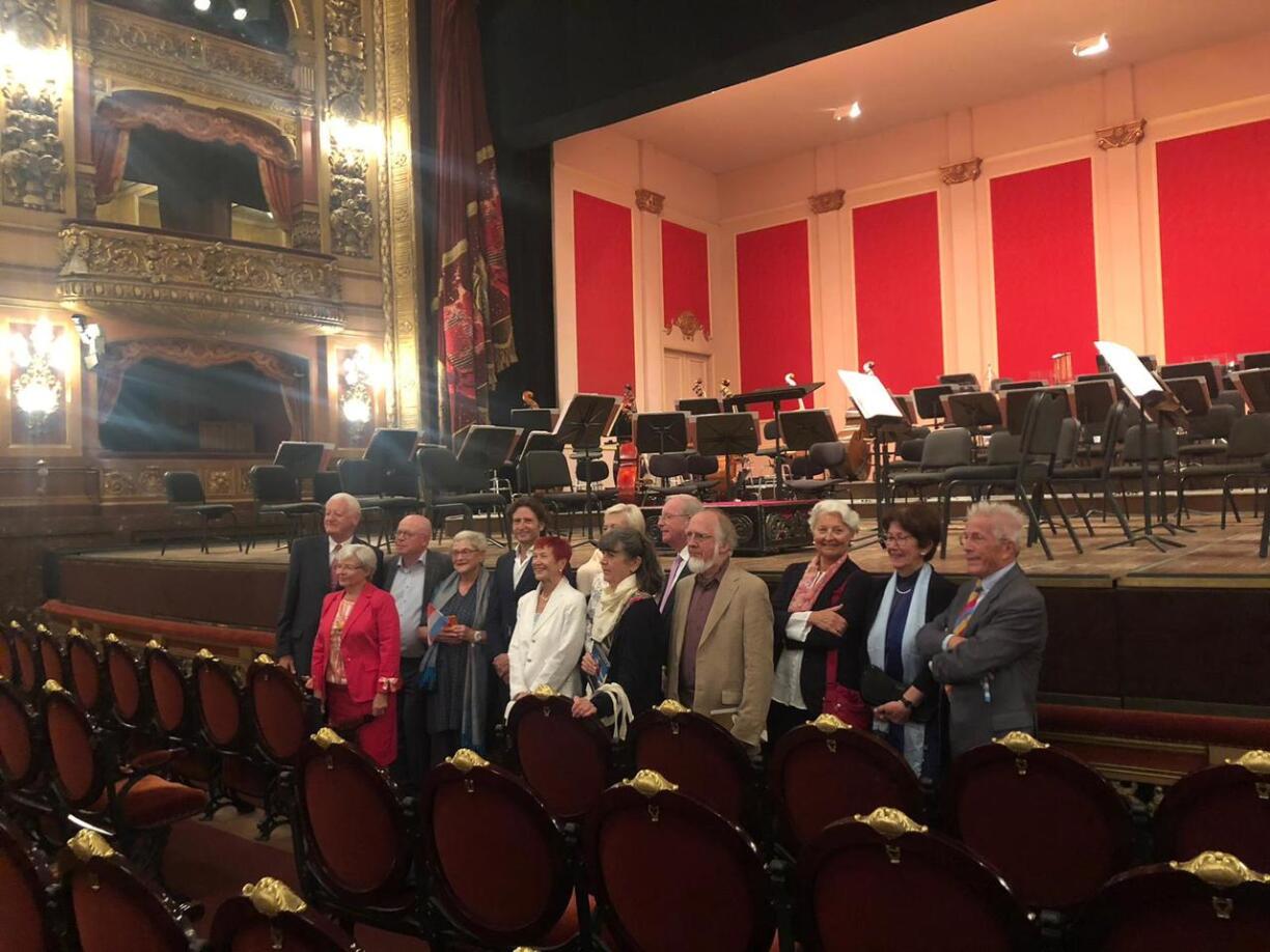 Gruppefoto mam Dirigent: d'Amis de l'OPL si matgereest