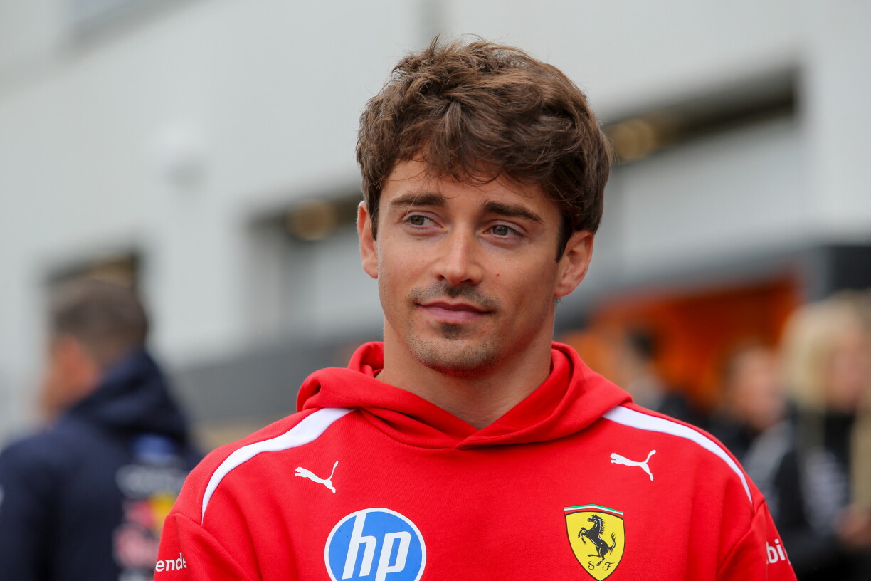 De Charles Leclerc bleift weider bei Ferrari