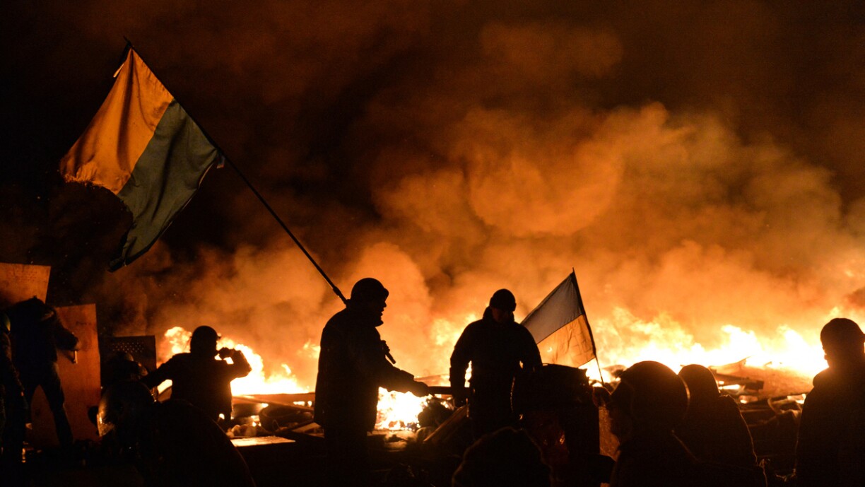 Anti-government protesters with the Ukrainian flag, 19 February 2014, Kyiv