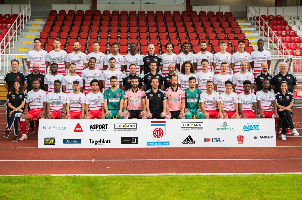 The 2021-22 Fola Esch squad poses for a team photo.