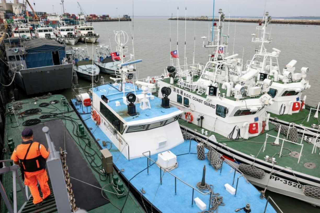 Taiwanese personnel use radios, loudspeakers and LED signs to order Chinese ships out