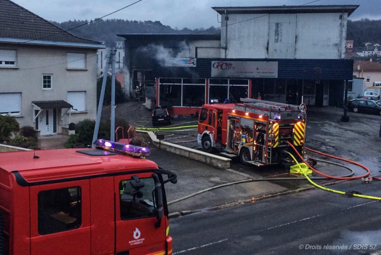 Une photo prise jeudi à Audun-le-Tiche par un collaborateur du SDIS57.