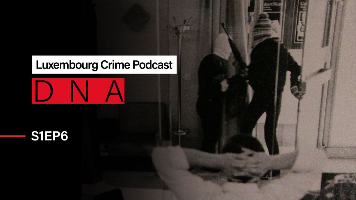 Robbery in action, captured by CCTV.