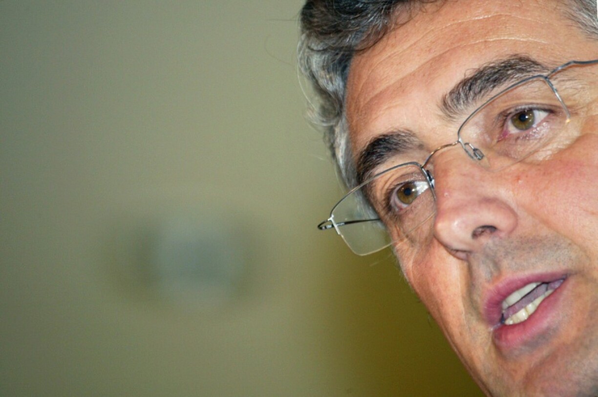 Le Français Marc Madiot, manager de l'équipe cycliste Fdjeux.com, lors d'une conférence de presse, à Paris, le 28 janvier 2004