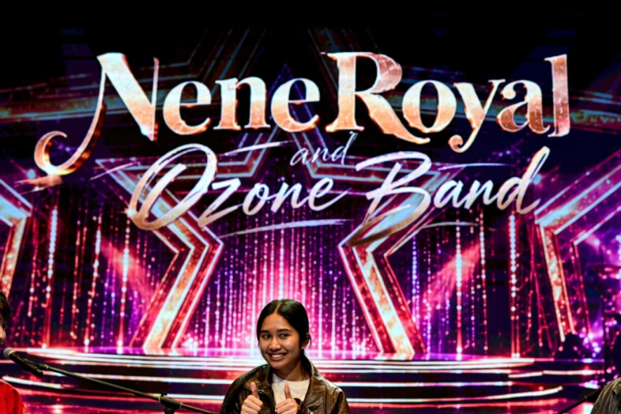 Nene performed with her regular Ozone Band during her Bangkok appearance