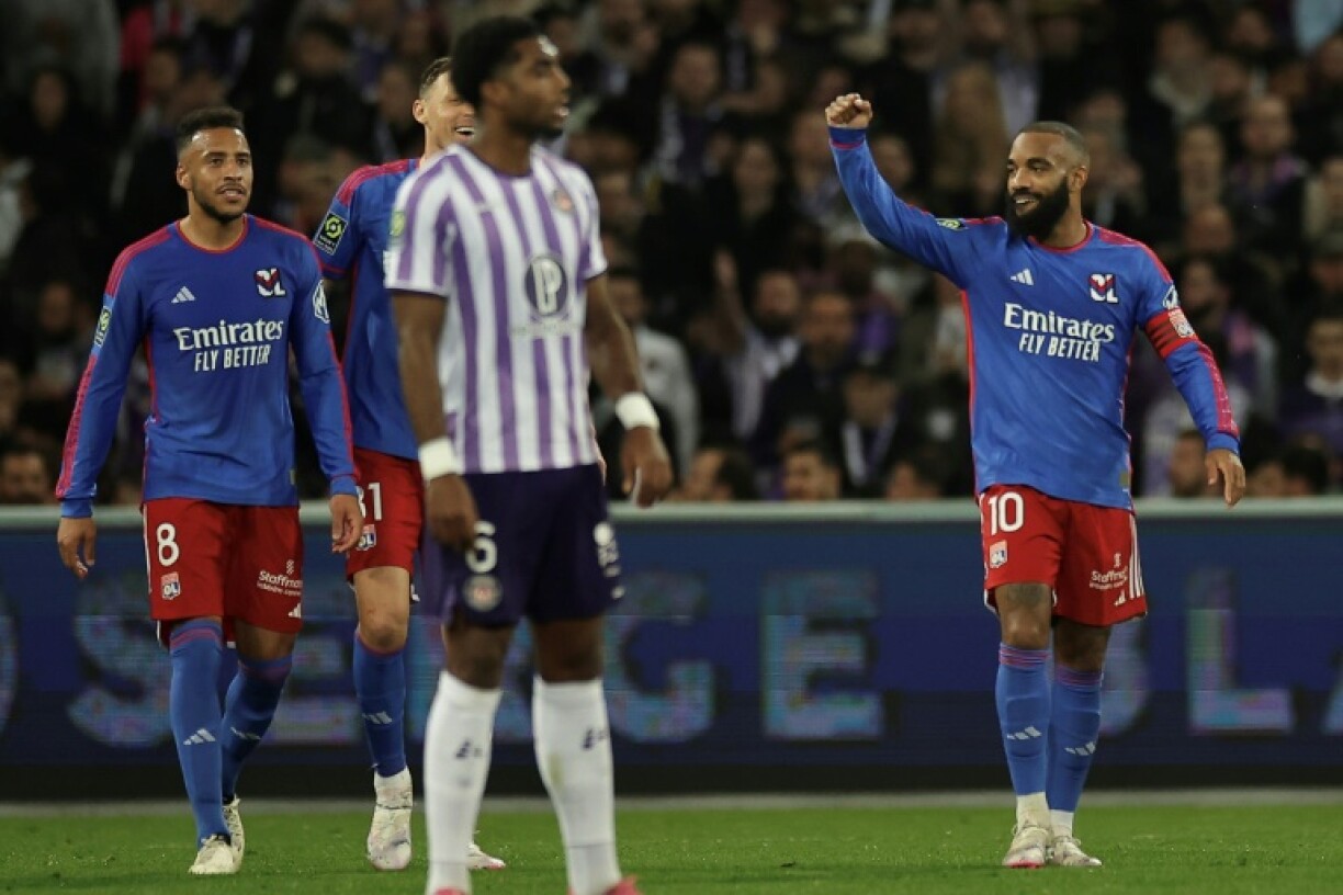 Le capitaine lyonnais Alexandre Lacazette vient d'ouvrir le score sur le terrain de Toulouse, le 15 mars 2024