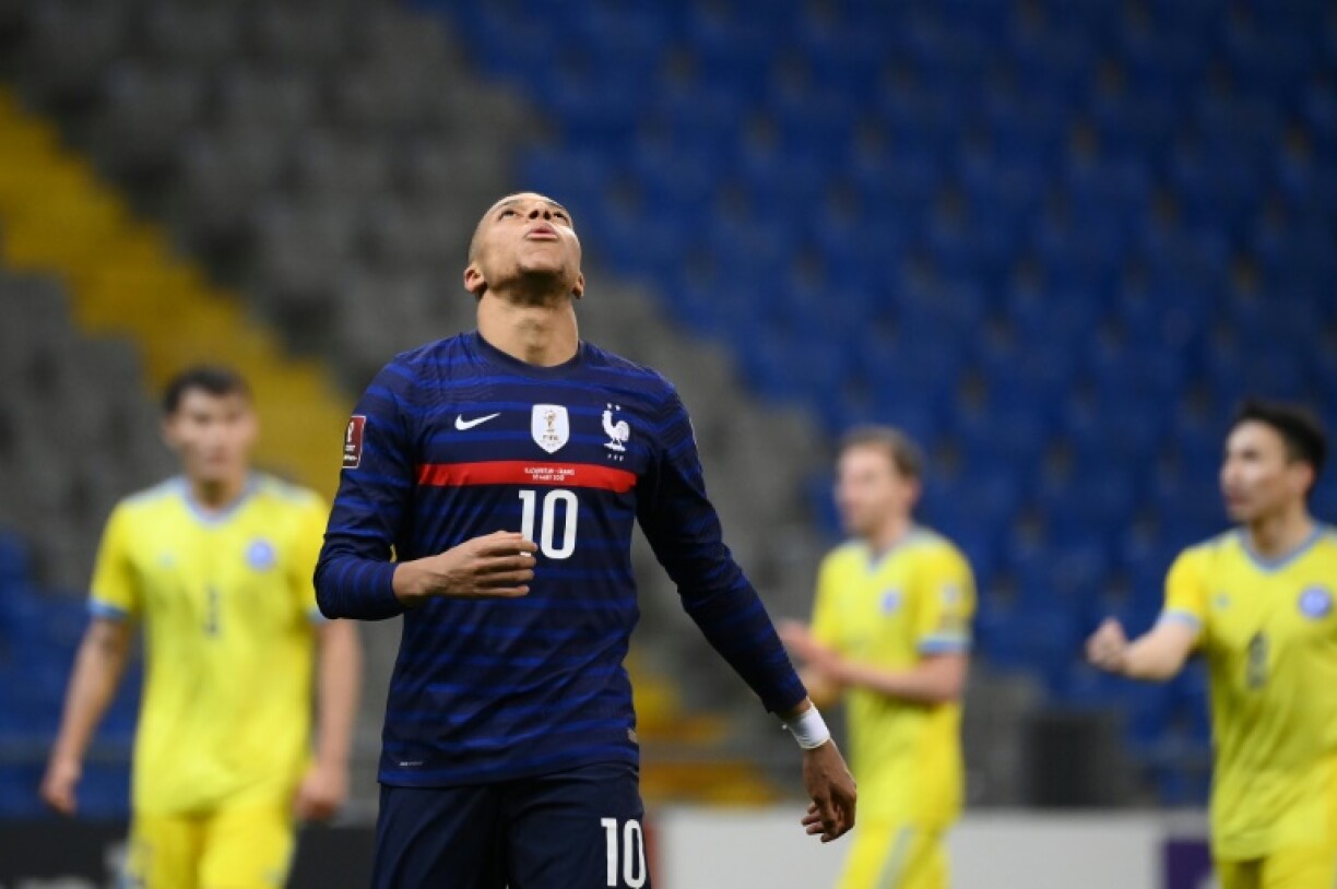 L'attaquant Kylian Mbappé, après son pénalty détourné par le gardien de but du Kazakhstan, lors du match de qualification au Mondial 2022, le 28 mars 2021 à Noursoultan