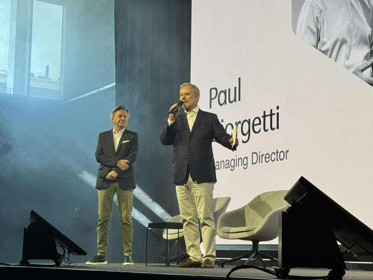 Les frères Giorgetti s'expriment devant une salle comble lors de l'inauguration du complexe GridX le 18 septembre 2025