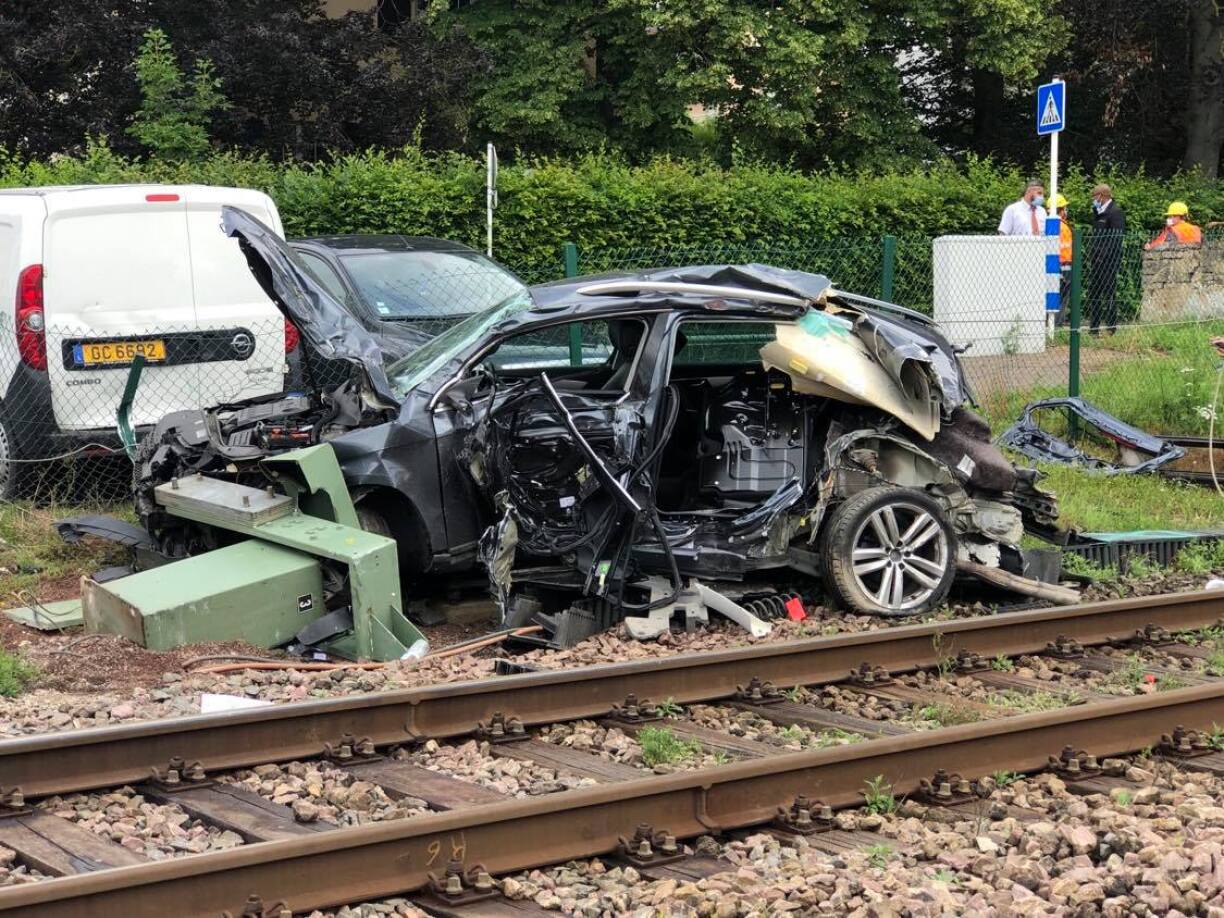 La voiture percutée par le train a fini dans un sale état