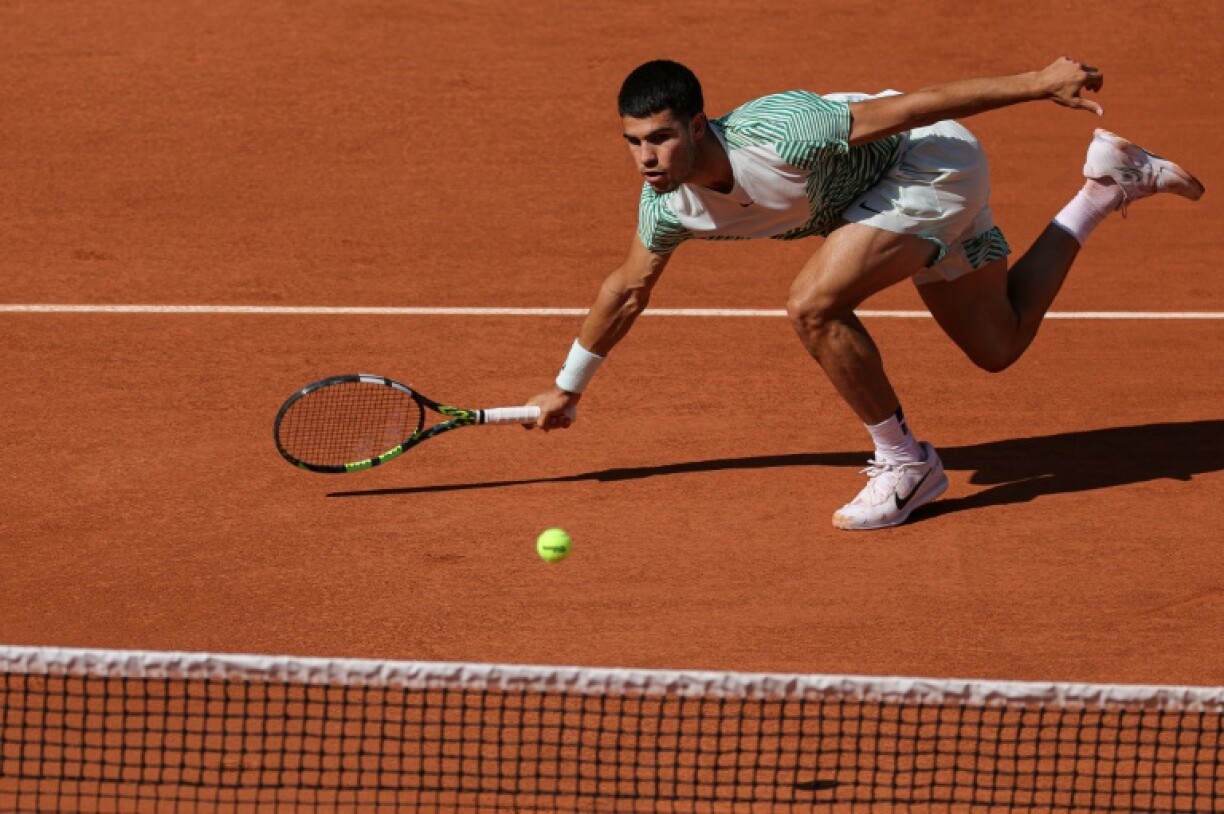 L'Espagnol Carlos Alcaraz contre le Japonais Taro Daniel au 2e tour de Roland-Garros, le 31 mai 2023 à Paris