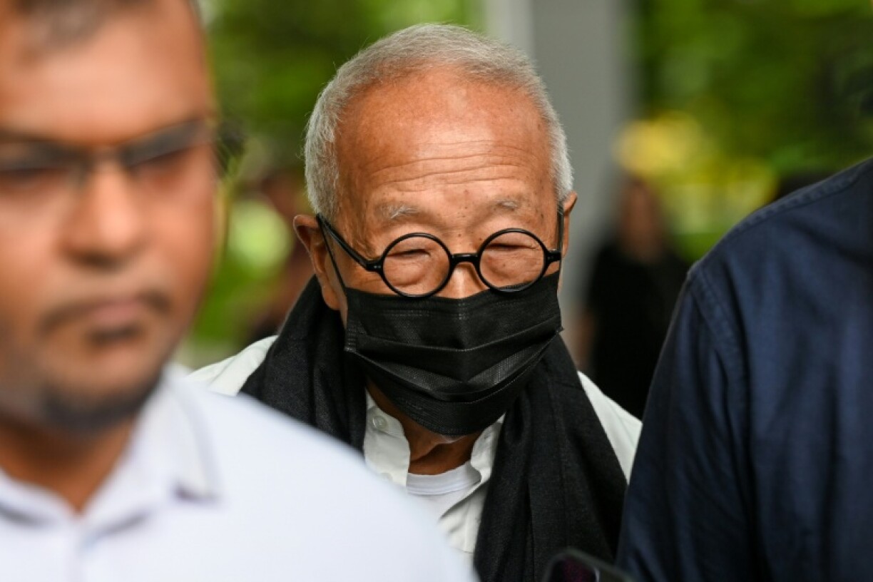 Malaysian hotel tycoon Ong Beng Seng (C) leaves the State Court in Singapore, in a rare corruption case in the city-state