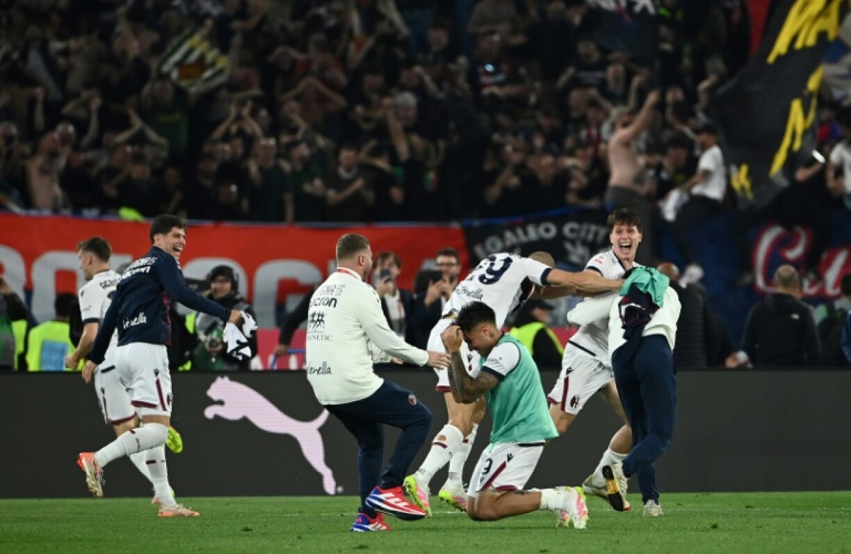Bologna players celebrate winning the Italian Cup