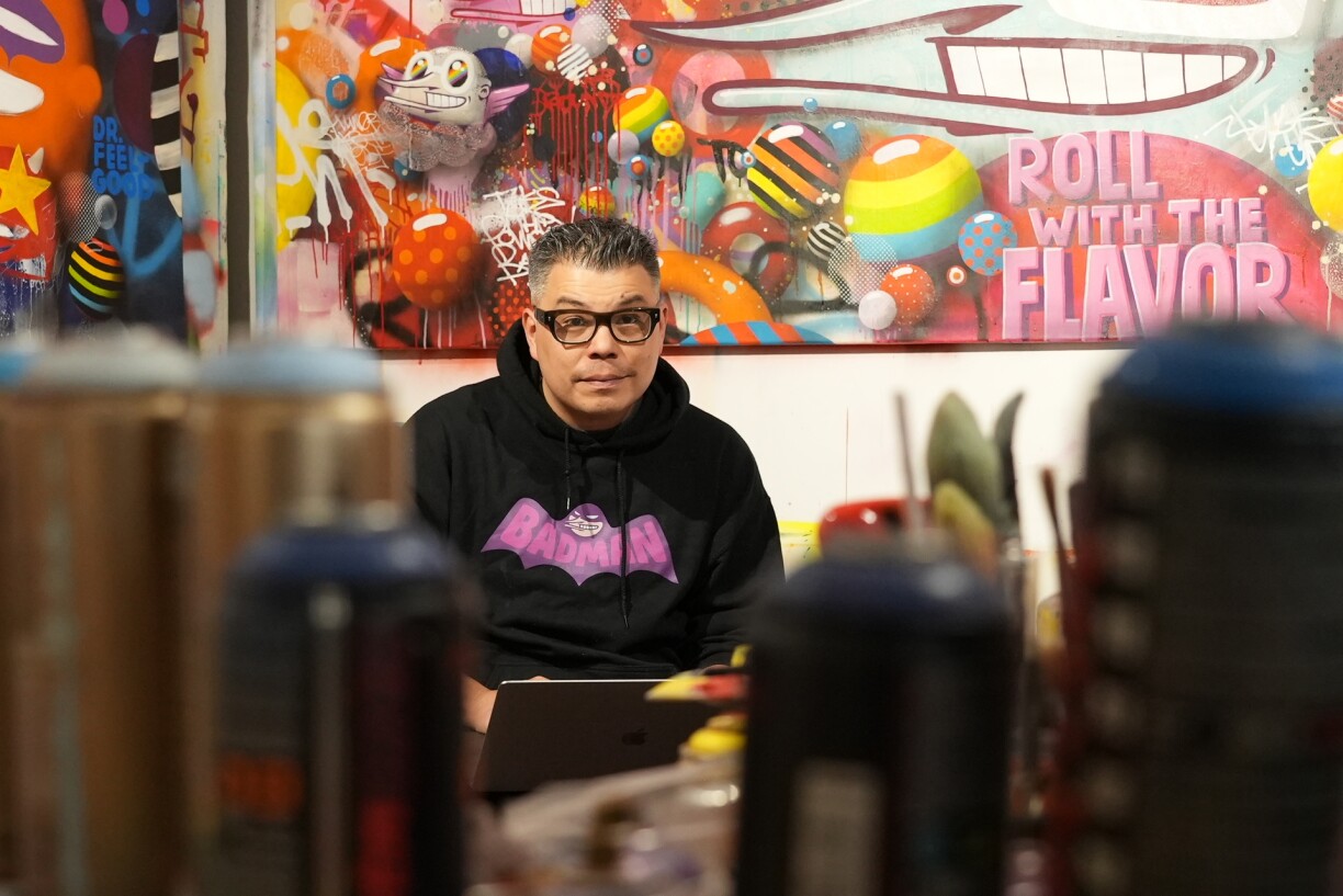 Sumo in his atelier.