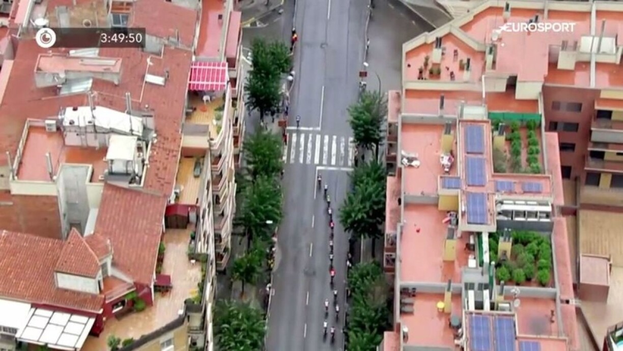 D'Cannabis-Plantage gesäit ee ganz riets am Bild.